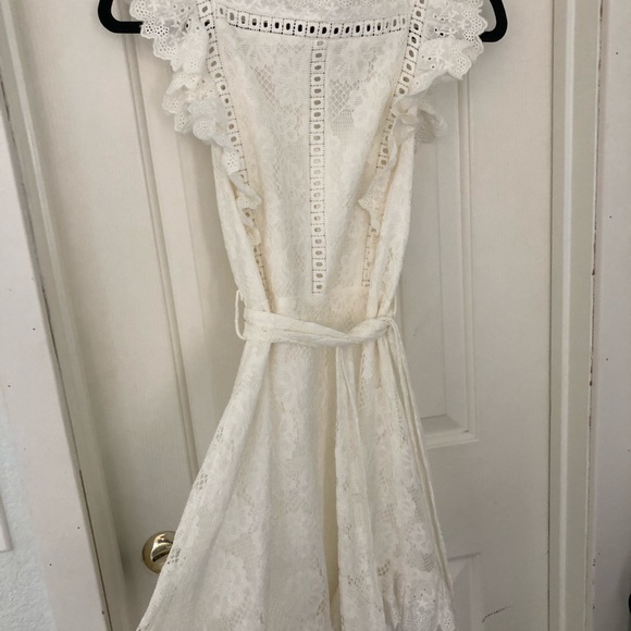 White lace dress - Picture 4 of 12